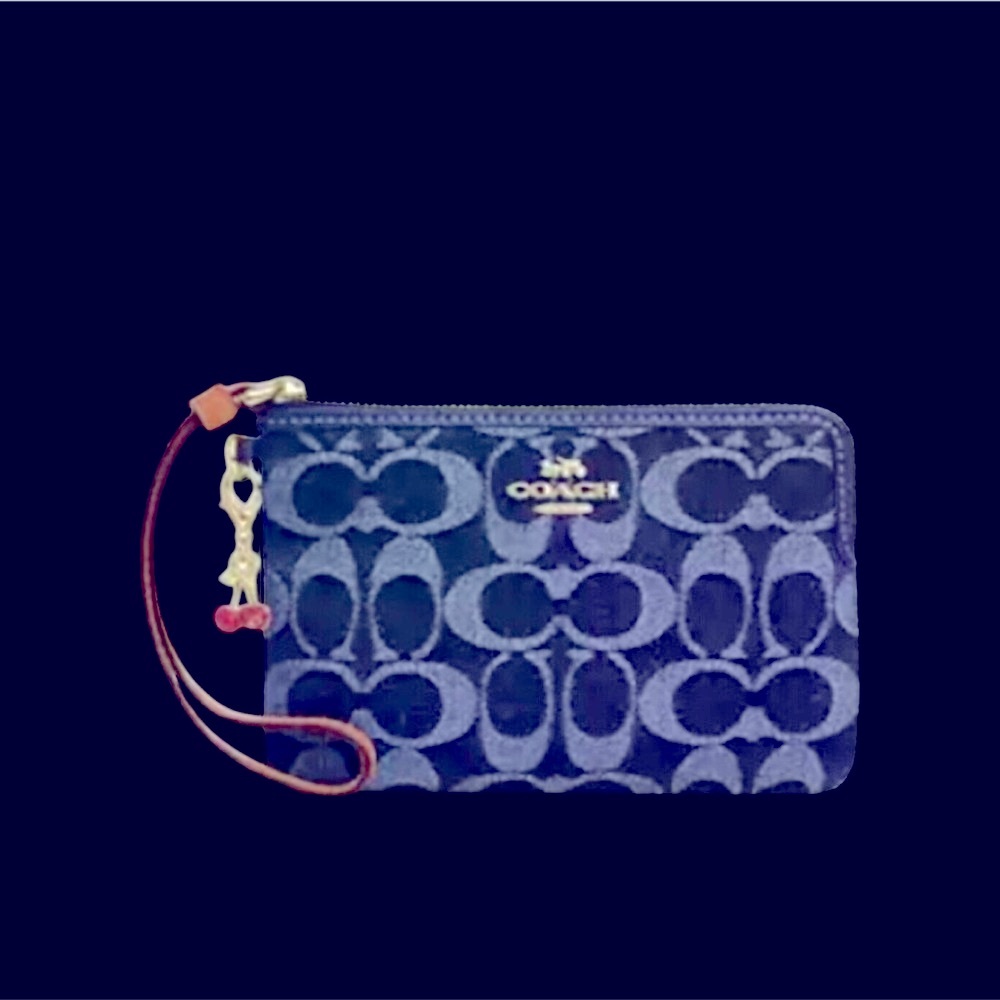 🍒👖 NWOT Coach Wristlet in Signature Denim 👖🍒